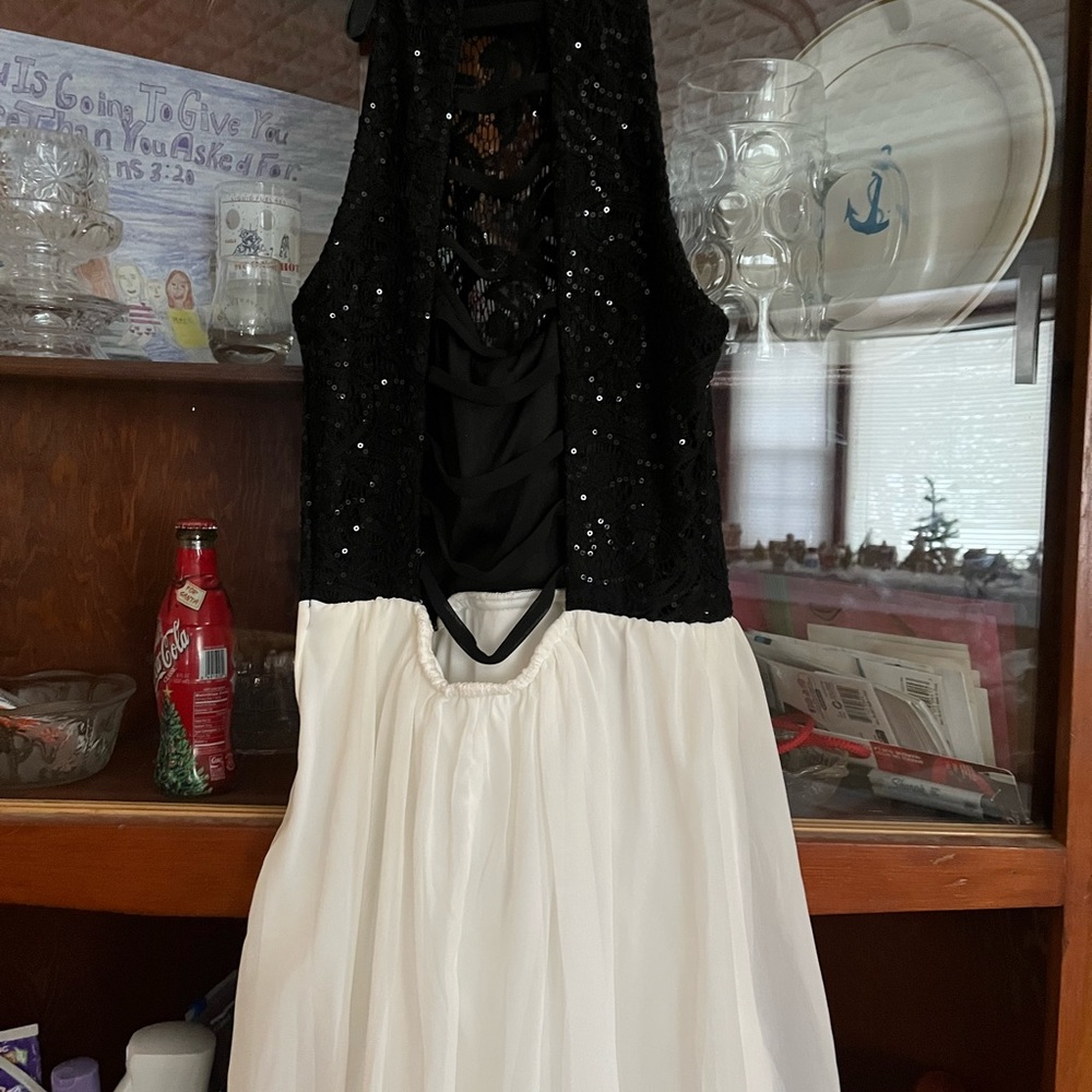 windsor, short formal dress size 5 - Picture 3 of 4